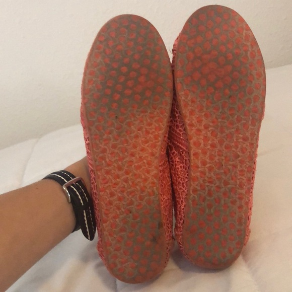 Pink TOMS💗 - Picture 2 of 4